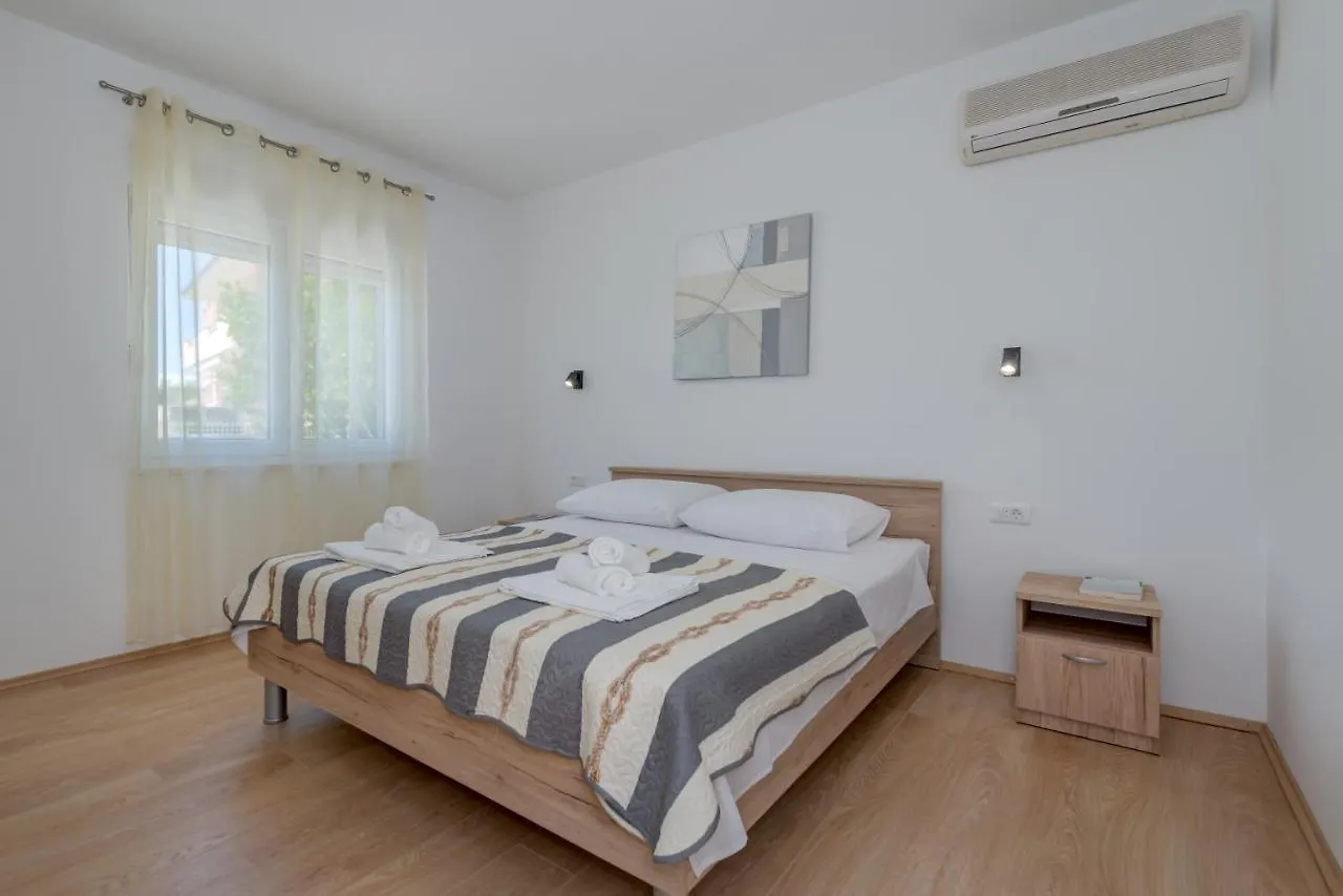 Vacation Home Zdravka Kaštela